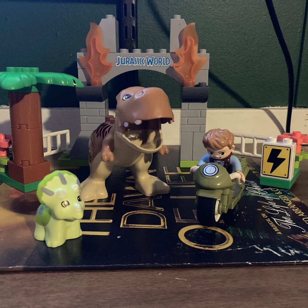 🦖 LEGO DUPLO Jurassic World 10939 – T. rex & Triceratops Dinosaur Breakout